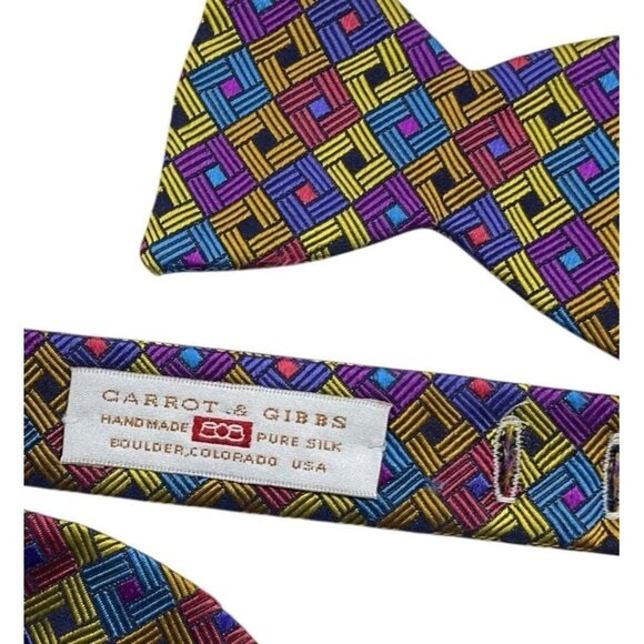 CARROT & GIBBS Men's 100% Silk LUXURY Self Bow Tie Blue Gold Geometric W:2.7" - Picture 3 of 4